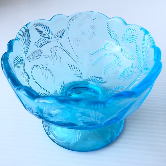 🥳5/$25 Blue Strawberry Bowl Collectible Glass